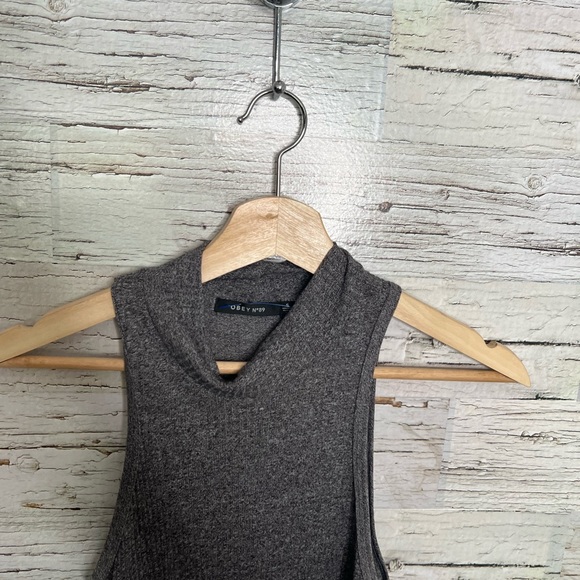 Obey gray cowlneck top sleeveless size small - Picture 4 of 8